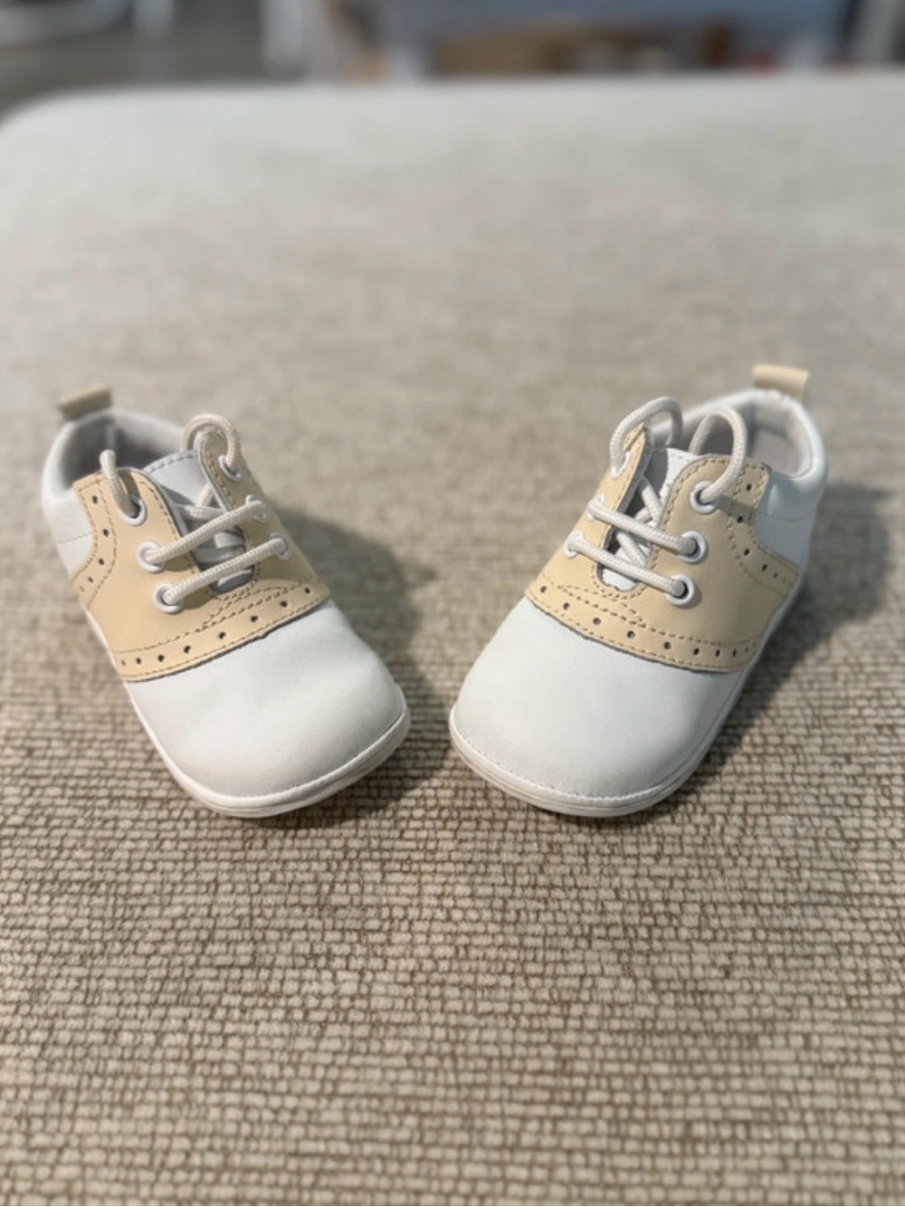 L’Amour Toddler boy dress shoes size 5
Austin Beige Leather Saddle Oxford Shoe